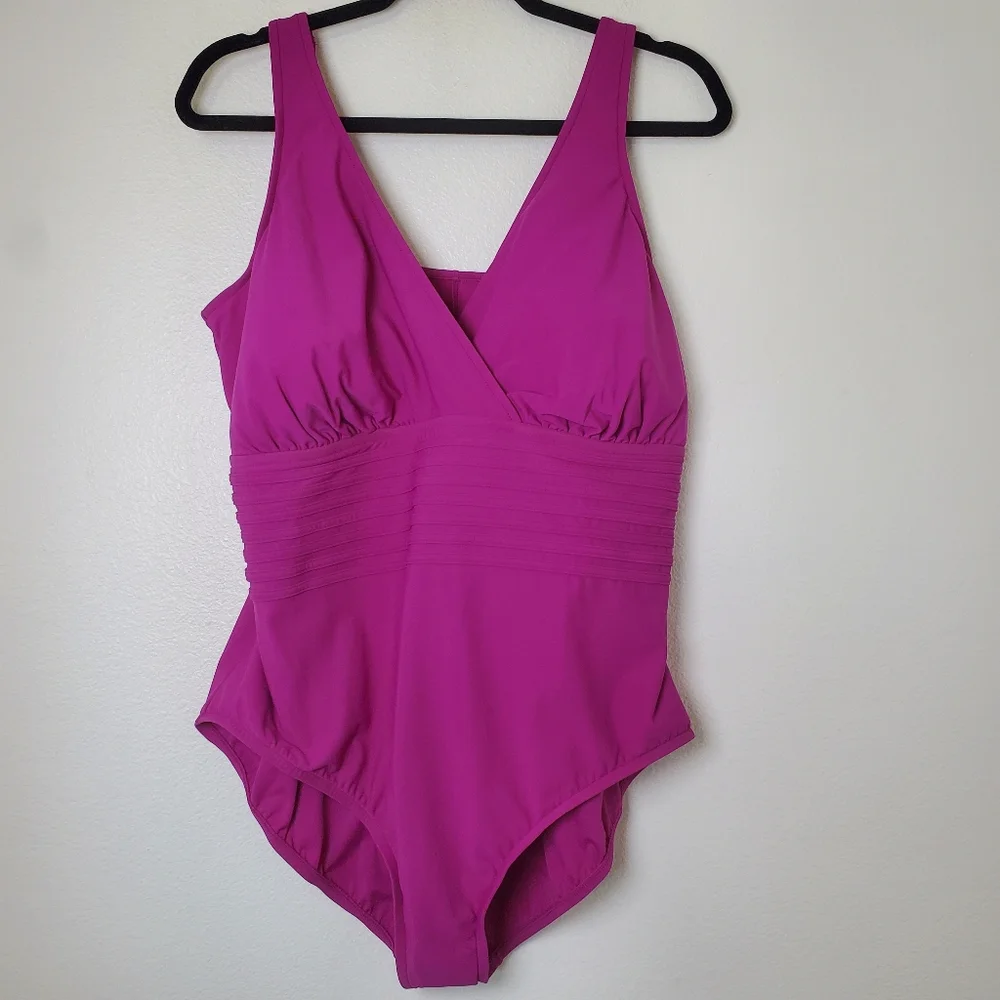 Aqua Green NWT Women's Magenta Pink‎ One-Piece Swimsuit With Adjustable Straps